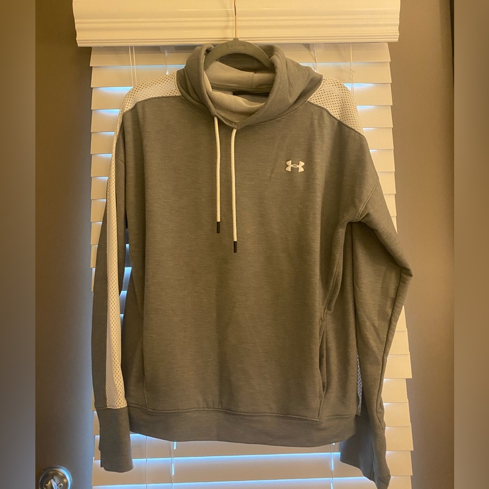 Gray size L Under Armour sweatshirt